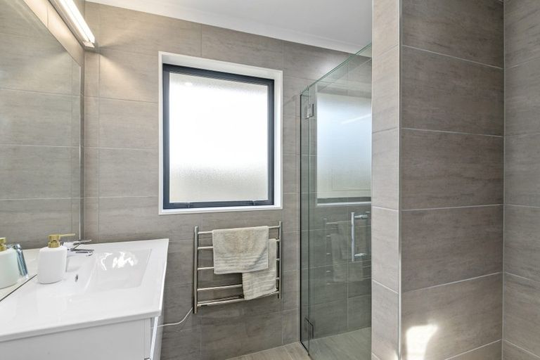 Photo of property in 19 Broadway Parade, Rolleston, 7615