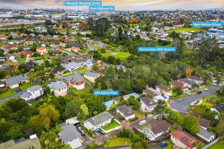 Photo of property in 1/28 Katrina Place, Massey, Auckland, 0614