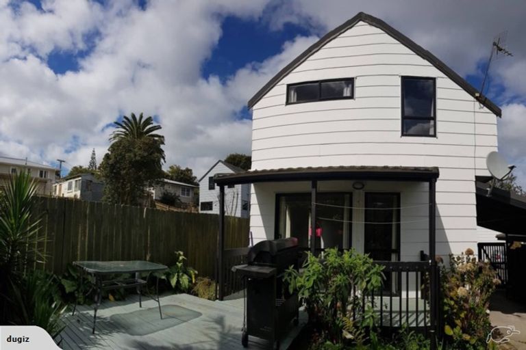 Photo of property in 1/66 Birkdale Road, Birkdale, Auckland, 0626