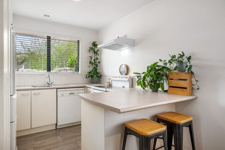 Photo of property in 1b Arney Road, Ranui, Auckland, 0612