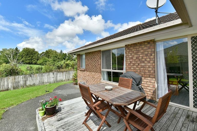 Photo of property in 31 Cabeleigh Drive, Helensville, 0800