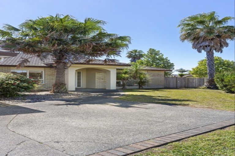 Photo of property in 28 Craigavon Drive, East Tamaki, Auckland, 2013