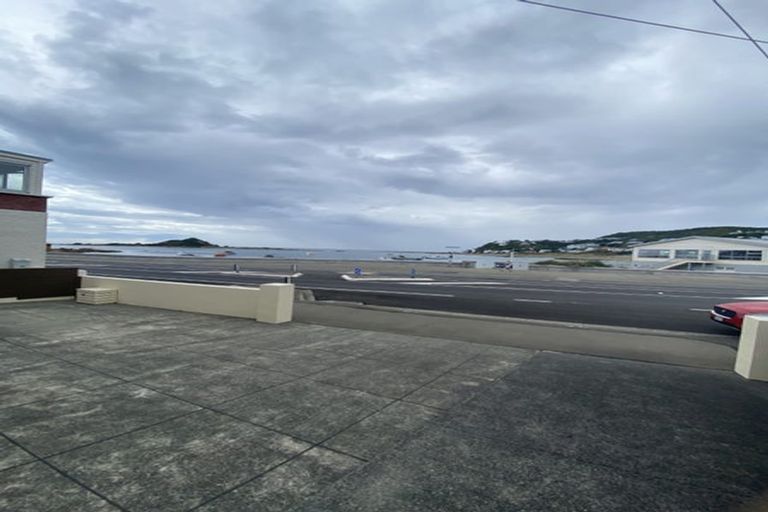 Photo of property in 230 The Esplanade, Island Bay, Wellington, 6023