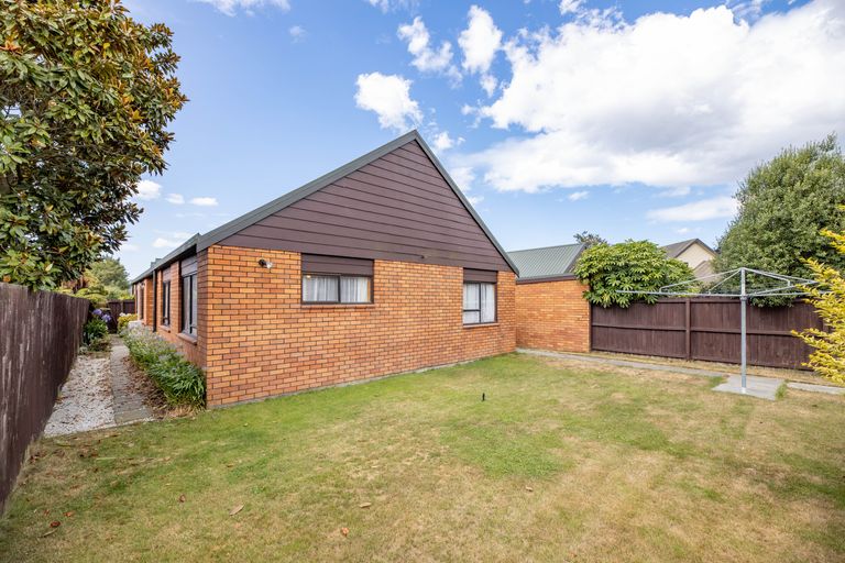 Photo of property in 9 Elsom Lane, Avonhead, Christchurch, 8042