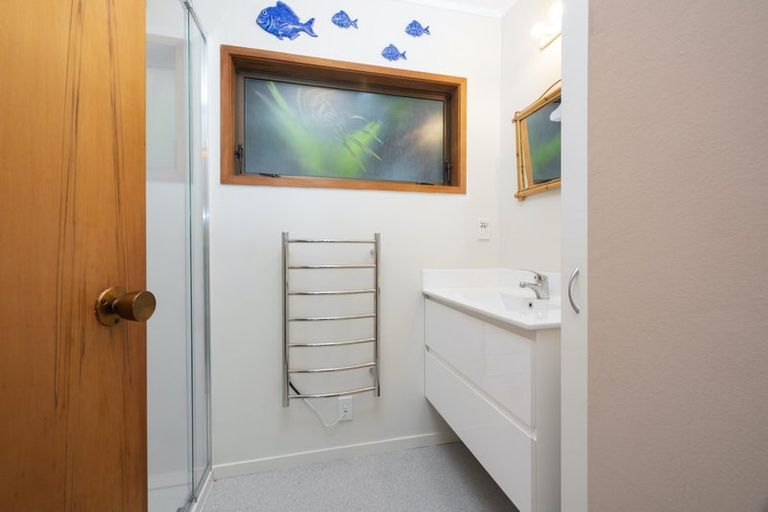 Photo of property in 107 North Piha Road, Piha, 0772
