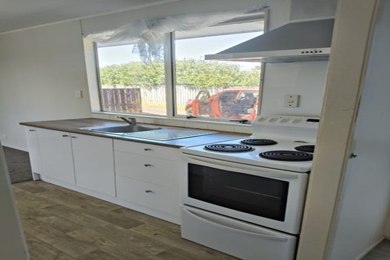 Photo of property in 2/30 Kennington Drive, Clendon Park, Auckland, 2103