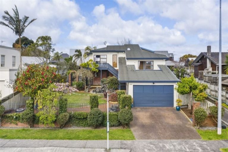 Photo of property in 203 Luckens Road, West Harbour, Auckland, 0618