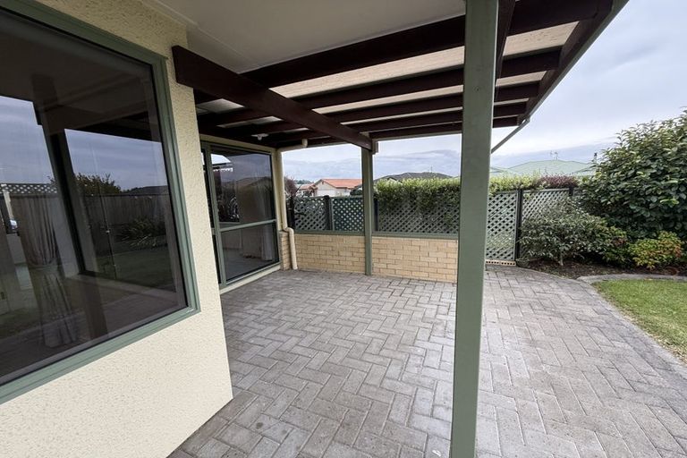 Photo of property in 11 Addington Place, Taradale, Napier, 4112