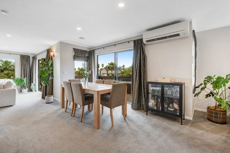 Photo of property in 24 Goldfinch Rise, Unsworth Heights, Auckland, 0632