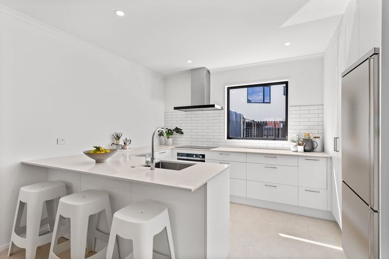 Photo of property in 16 Hema Road, Hobsonville, 0616