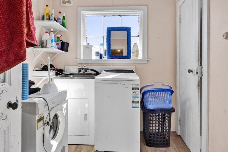 Photo of property in 12 Gloag Street, Waverley, 4510
