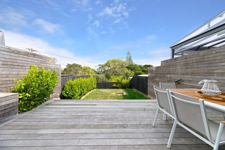 Photo of property in 19b Tawa Road, Te Atatu Peninsula, Auckland, 0610