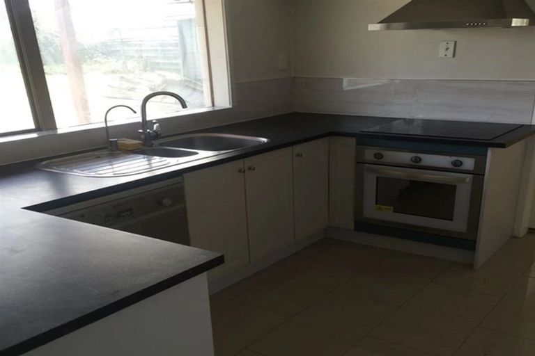 Photo of property in 12 Rathgar Road, Henderson, Auckland, 0610