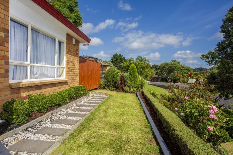 Photo of property in 21 Crimson Park, Oteha, Auckland, 0632