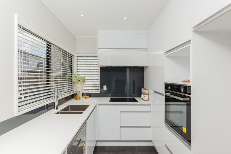 Photo of property in 2/1 Livingstone Street, Milford, Auckland, 0620