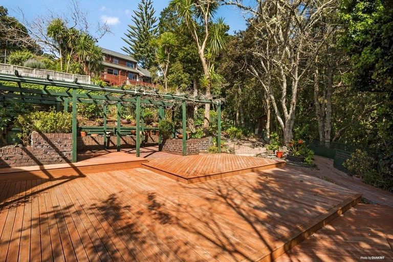 Photo of property in 11 Hebe Place, Birkenhead, Auckland, 0626