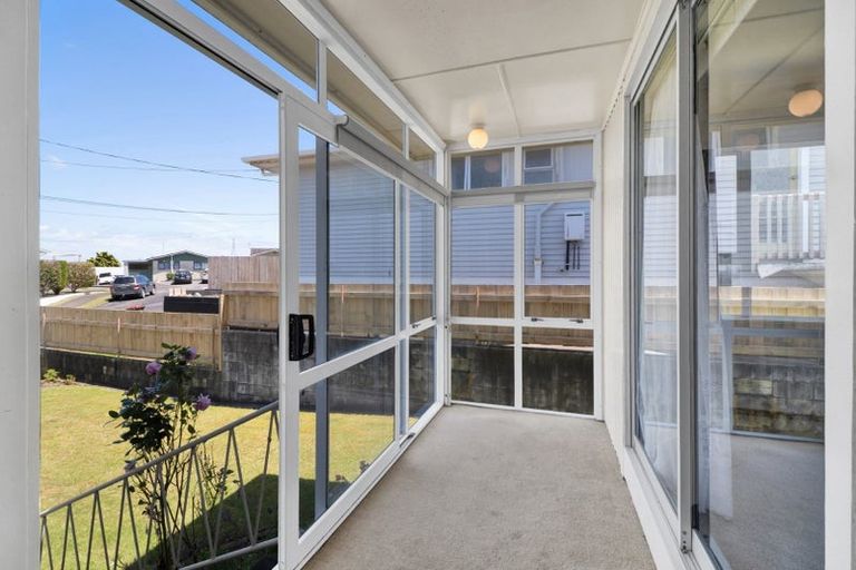 Photo of property in 8 Lydford Place, Spotswood, New Plymouth, 4310