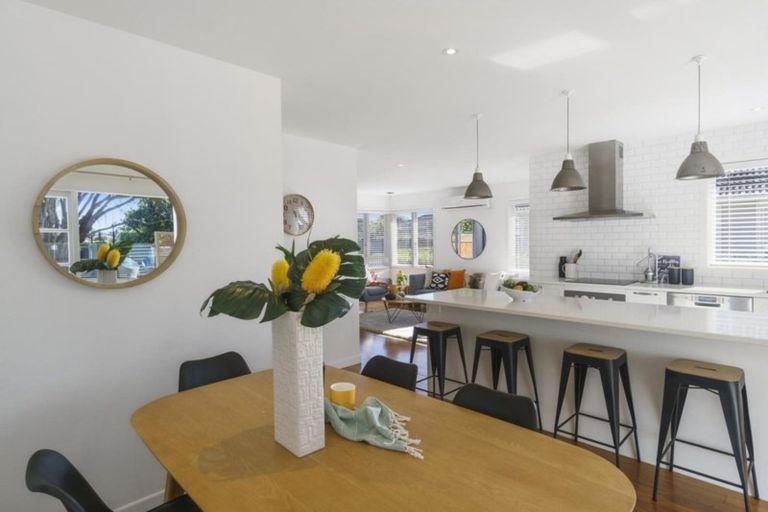 Photo of property in 6 Kervil Avenue, Te Atatu Peninsula, Auckland, 0610