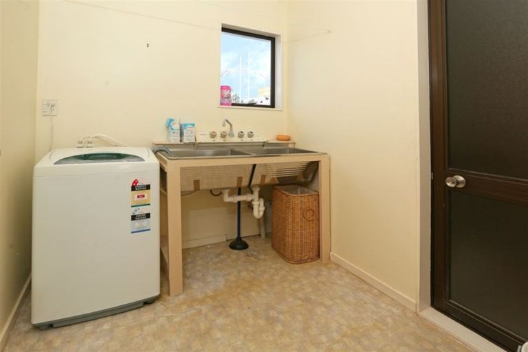 Photo of property in 180 Te Atatu Road, Te Atatu South, Auckland, 0610
