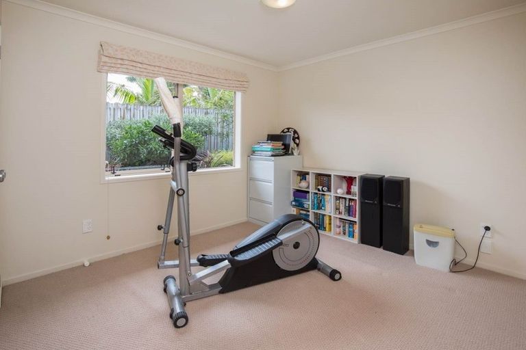 Photo of property in 4 Saltwood Street, Red Beach, 0932