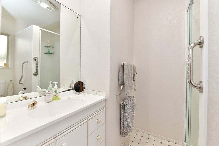 Photo of property in 113 Lakeside Drive, Orewa, 0931