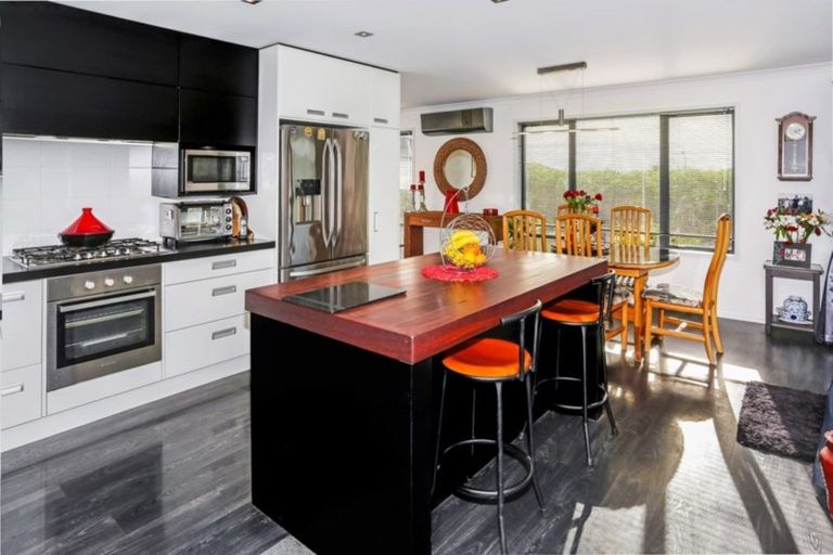 Photo of property in 19 Basin Place, Pukekohe, 2120