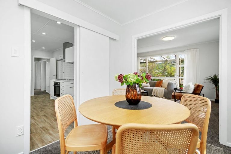 Photo of property in 49 Taylor Terrace, Tawa, Wellington, 5028