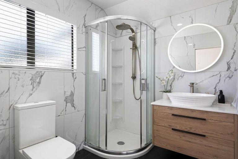 Photo of property in 7 Emerald Way, Rosedale, Auckland, 0632