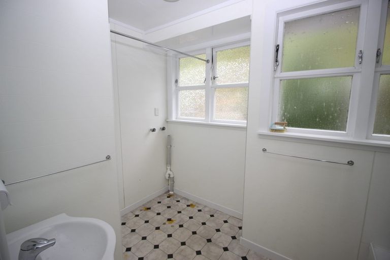 Photo of property in 47 Link Road, Newlands, Wellington, 6037