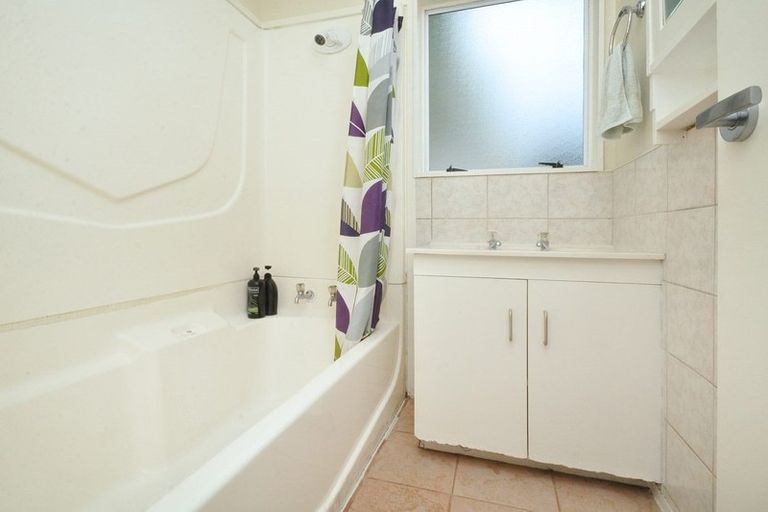 Photo of property in 176 Solar Road, Glen Eden, Auckland, 0602