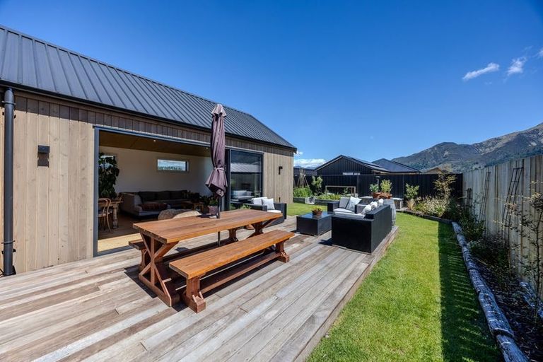 Photo of property in 16 Guthrie Street, Lake Hawea, 9382