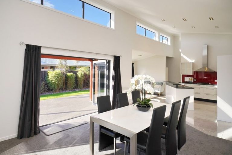 Photo of property in 46 Foresters Crescent, Parklands, Christchurch, 8083