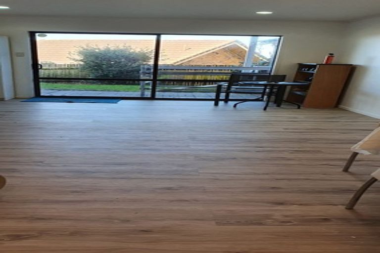 Photo of property in 157 Luckens Road, West Harbour, Auckland, 0618