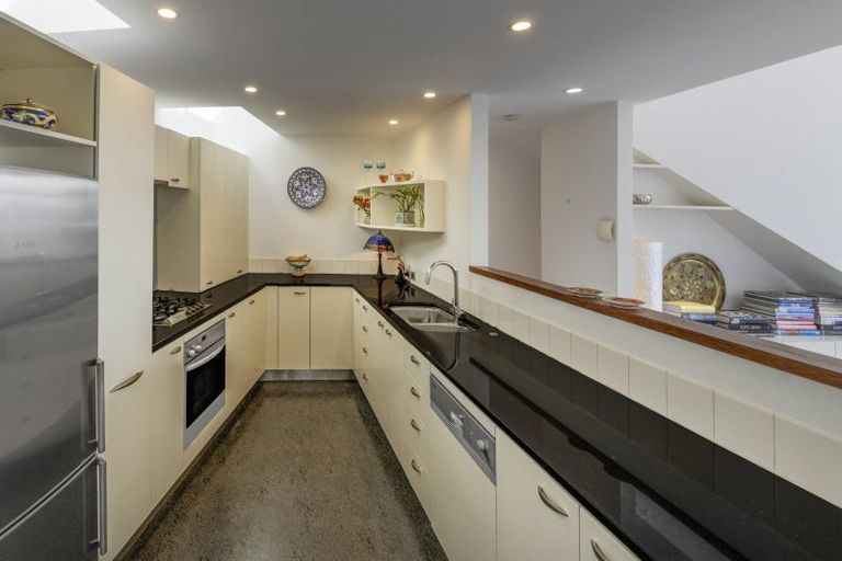 Photo of property in 30b Hay Street, Oriental Bay, Wellington, 6011