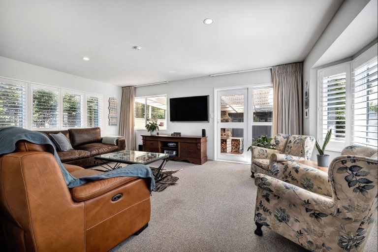 Photo of property in 5 Tamati Place, Merrilands, New Plymouth, 4312