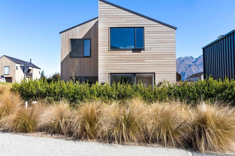 Photo of property in 2 Soudley Court, Jacks Point, Queenstown, 9371