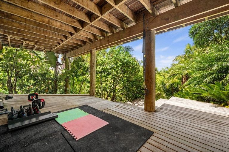 Photo of property in 24 Bridge View Road, Birkenhead, Auckland, 0626