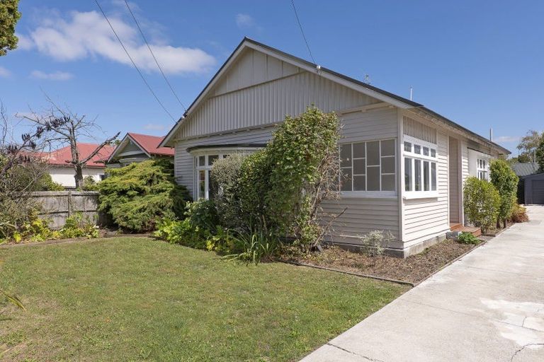 Photo of property in 229 Geraldine Street, Edgeware, Christchurch, 8013