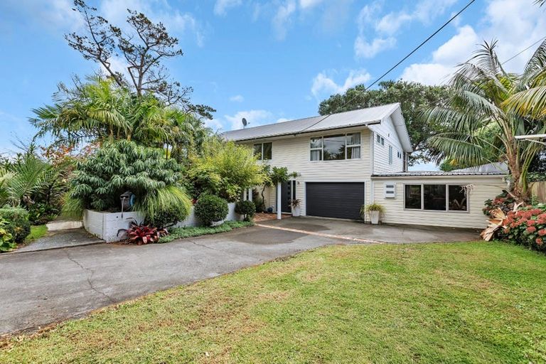 Photo of property in 22 Karoro Road, One Tree Point, 0118
