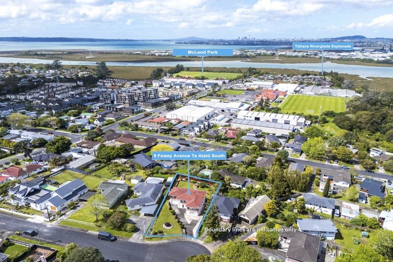 Photo of property in 8 Fowey Avenue, Te Atatu South, Auckland, 0610