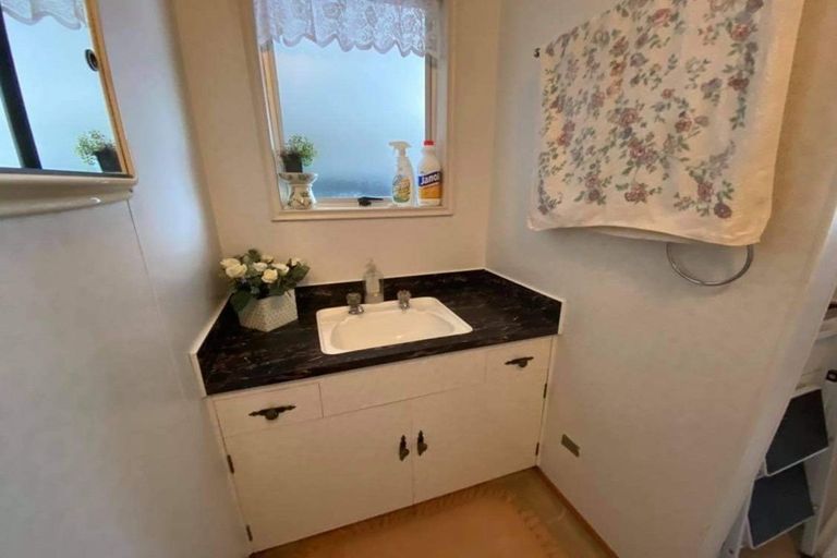 Photo of property in 2 Chartwell Drive, Eltham, 4322