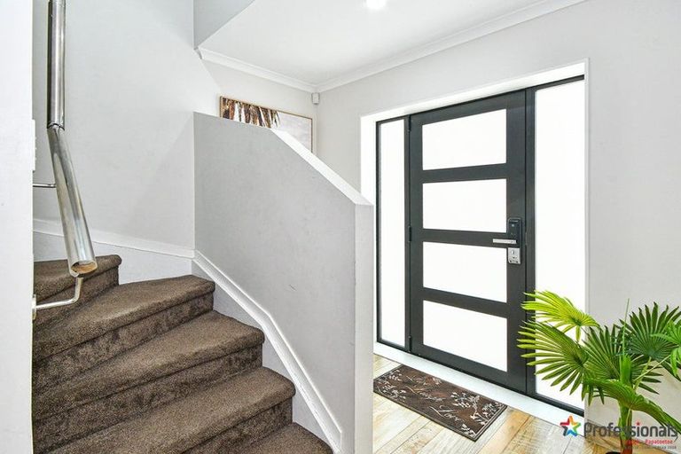 Photo of property in 4225a Great North Road, Glendene, Auckland, 0602