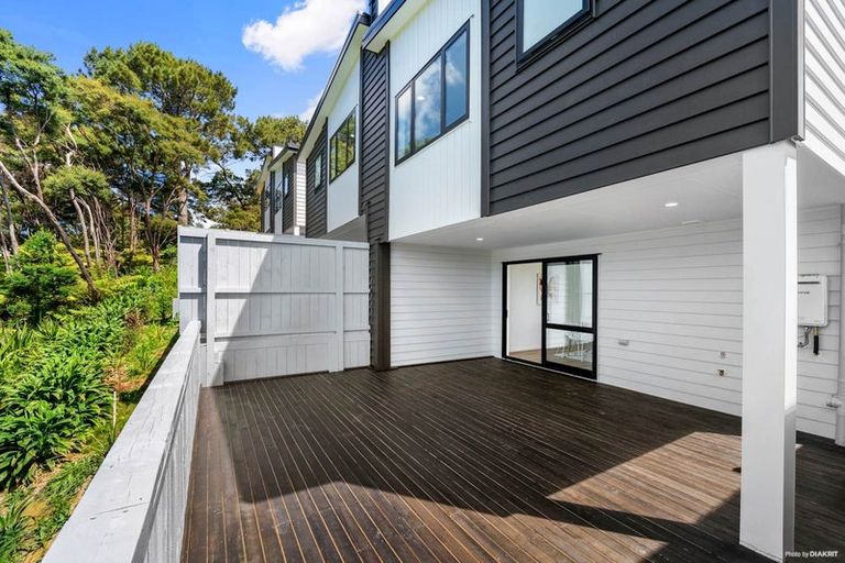 Photo of property in 7 Liban Place, Massey, Auckland, 0614
