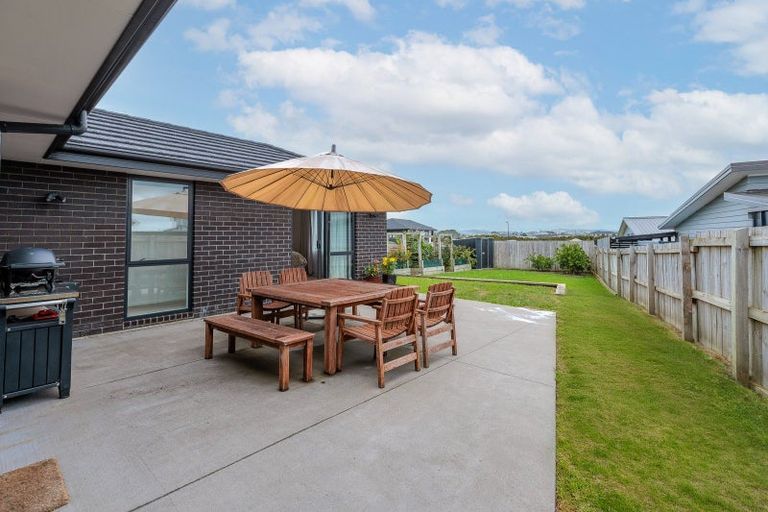 Photo of property in 23 Opouatu Avenue, Glenbrook, 2681