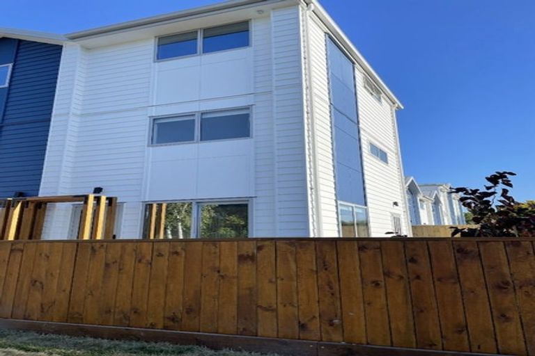 Photo of property in 8/8 Yeovil Road, Te Atatu Peninsula, Auckland, 0610