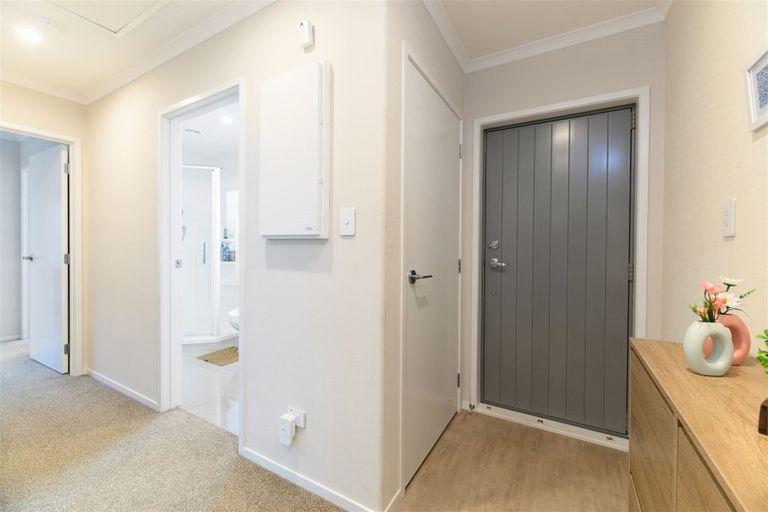 Photo of property in 1 Honour Road, Papakura, 2110