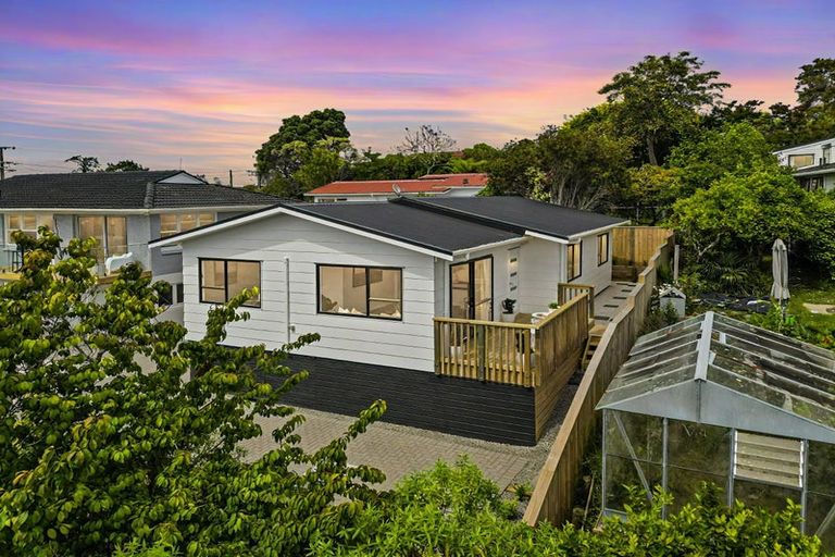 Photo of property in 112c Roberts Road, Te Atatu South, Auckland, 0610