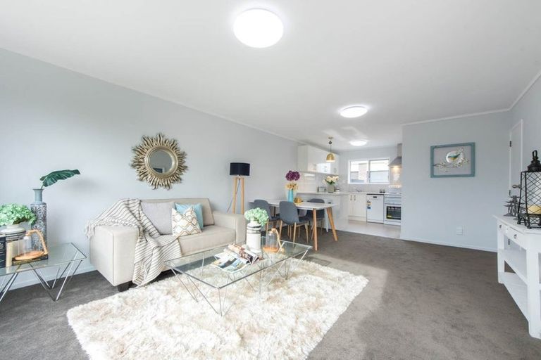 Photo of property in 4/92 Lynwood Road, New Lynn, Auckland, 0600