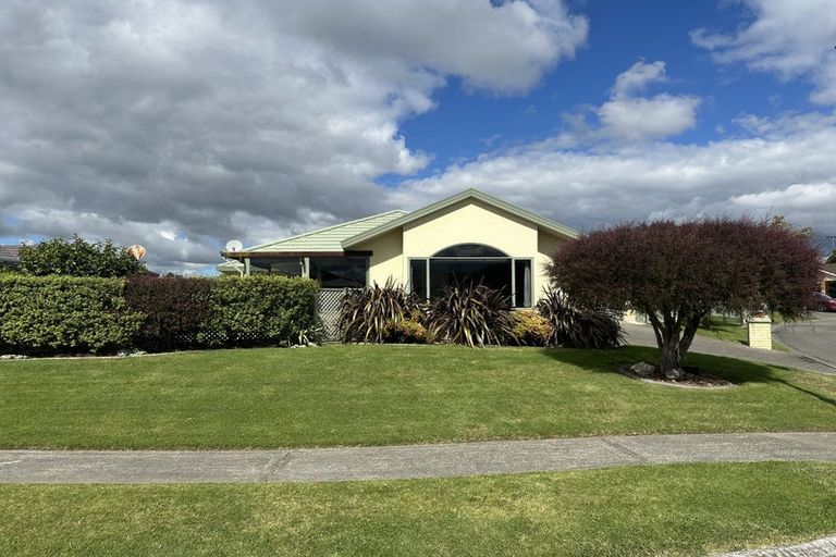 Photo of property in 11 Addington Place, Taradale, Napier, 4112