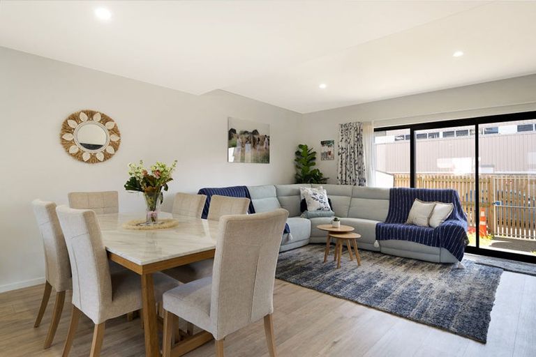 Photo of property in 43 Eileen Newey Place, Henderson, Auckland, 0612